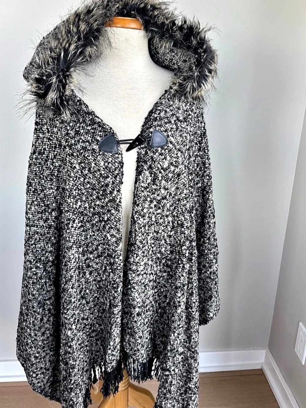 BCBGMAXAZRIA Faux Fur Trim Toggle Poncho Cape Black & White
